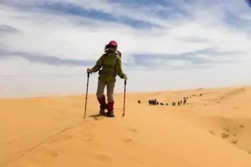 在沙漠裡迷路,為什麼不能走直線?這裡面有什麼道理?