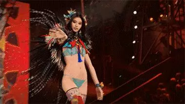 到底哪些維密超模才有資格背上「翅膀」?