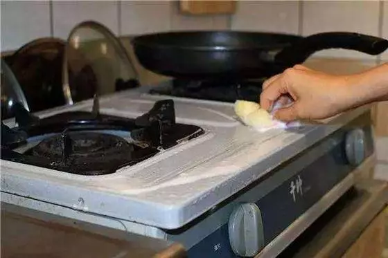 眼鏡用久產生劃痕？教你一招，輕鬆解決！