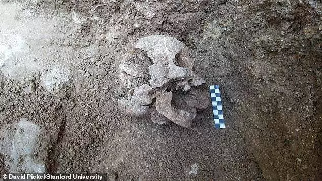 義大利挖掘出「吸血鬼」墳墓,屍體口含石頭以防其死而復生!