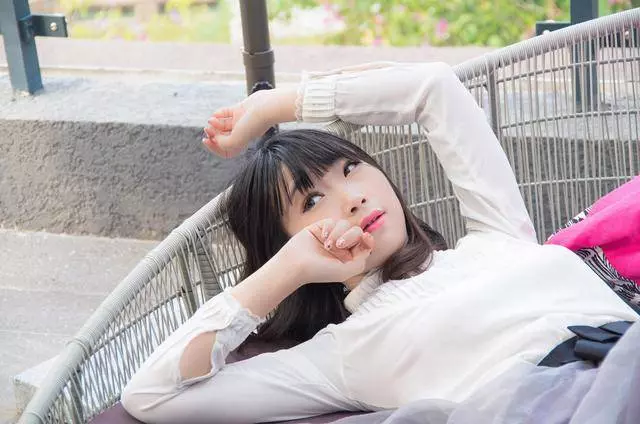 男友去世三年後我再結婚,婚禮現場來了輛車,看到來人我愣了