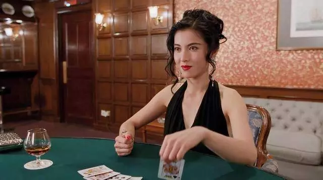 吳鎮宇何家勁都是她的前度,貌美堪比李嘉欣,後移民加拿大做主持!