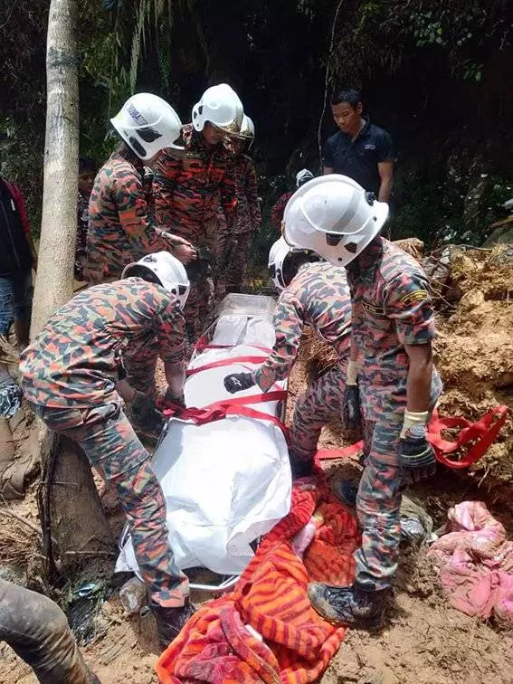 金馬崙土崩 3人遭活埋