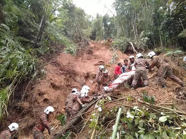 金馬崙土崩 3人遭活埋