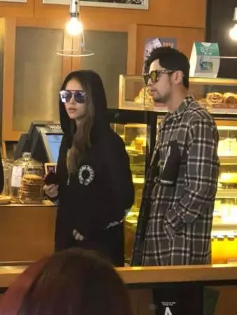 周杰倫又現身啦! 陪妻昆凌到 JBCC