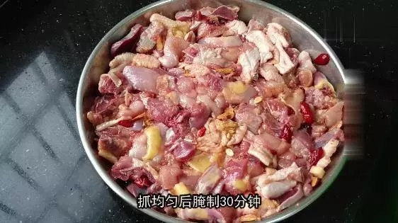 客家人獨特的蒸雞做法,營養全面,尤其是湯汁,鮮美極了
