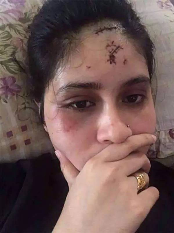 本地不要臉的馬來妹勾引閨蜜的老公讓人抓姦在床,下場實在太精彩了!