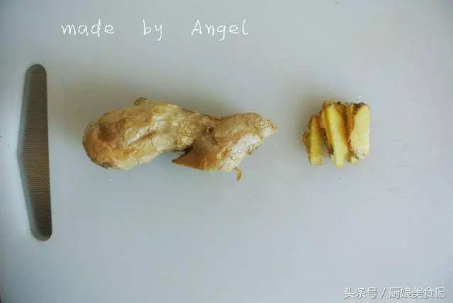 今天給小夥伴們帶來的小教程是糖醋裡脊,不少小夥伴都在飯店裡面吃過,味道鮮美百吃不膩