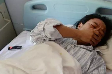 女子婚後半年絕經,丈夫陪她去醫院檢查,醫生稱:還是報警吧!