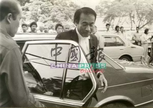 1982年 大馬政壇第一槍! 部長槍殺政敵 , 震撼全國 !