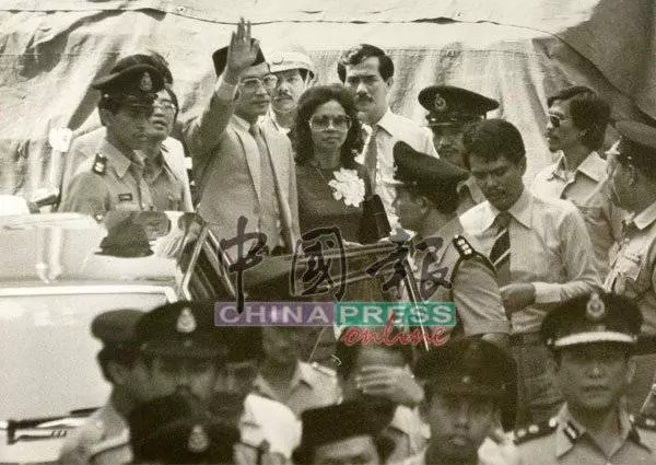 1982年 大馬政壇第一槍! 部長槍殺政敵 , 震撼全國 !