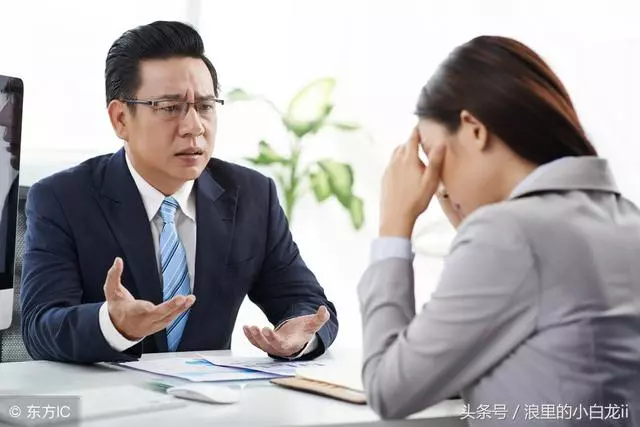 妻子晚上經常加班,丈夫關心她給送飯,推開門後,他如遭雷擊