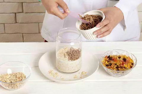 懶得起床做早餐,像這樣美味又時髦的【隔夜燕麥罐】快學起來!