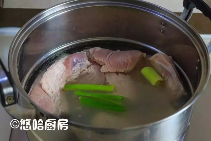 五花肉要好吃,一定要帶皮,這樣做比紅燒肉好吃百倍,配它更絕