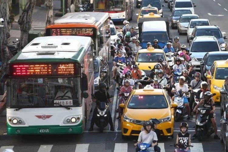 台灣讓日本人驚嚇的18件不可思議!旅客遭「大量機車包圍」以為被暴走族盯上XD