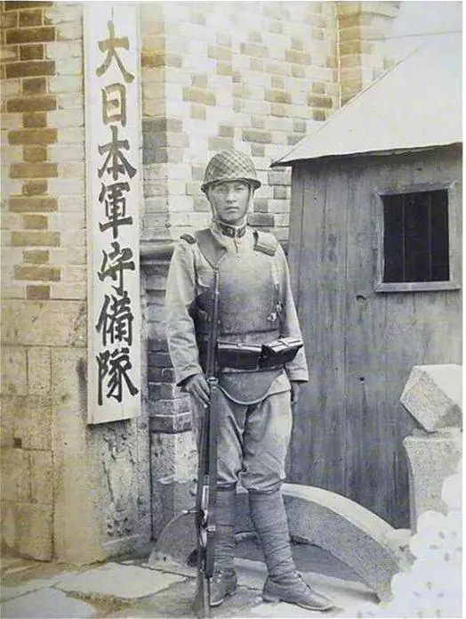 日軍少將身穿鐵甲刀槍不入,一小兵用長矛從肛門將他刺死!