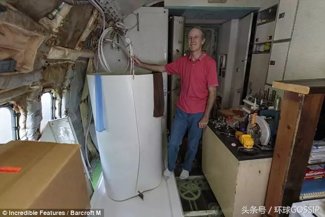 工程師花10萬美元買下部分波音727,改造成豪宅,停在森林裡 (圖17張)