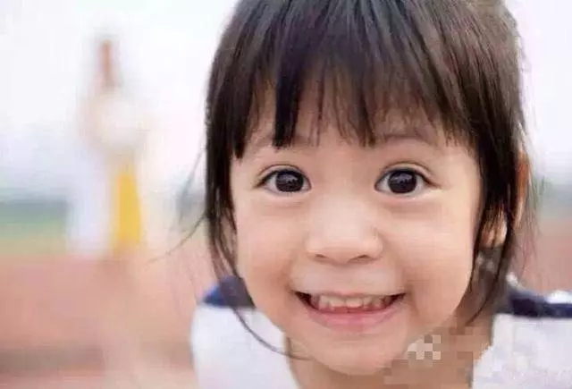 翁虹為女兒慶生,一晃眼水晶就已亭亭玉立,身穿公主裙簡直美犯規