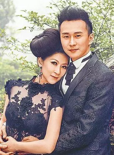 46歲女星為懷孕打百針,今喜得龍鳳胎,成了一個幸福的女人!
