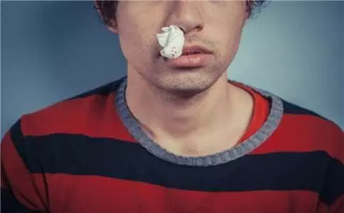 睡覺時有這種表現,多半是【中風】的前兆,一定要警惕!
