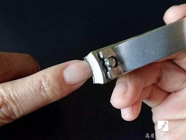 指甲原來得這樣剪,以前都用錯方法了!