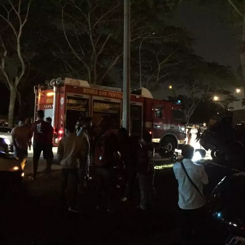 新山發生恐怖致命車禍!兄弟各攜女友乘車外出,3死1傷,臨近年關,請注意安全!R.I.P !