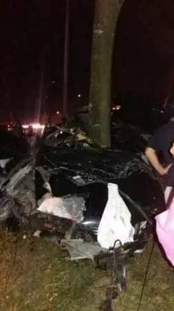 新山發生恐怖致命車禍!兄弟各攜女友乘車外出,3死1傷,臨近年關,請注意安全!R.I.P !