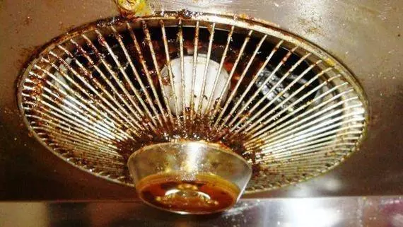 只要塗上它「抽油煙機」上油漬全都清光,非常簡單。廚房清潔10大妙招,學起來掃除污漬