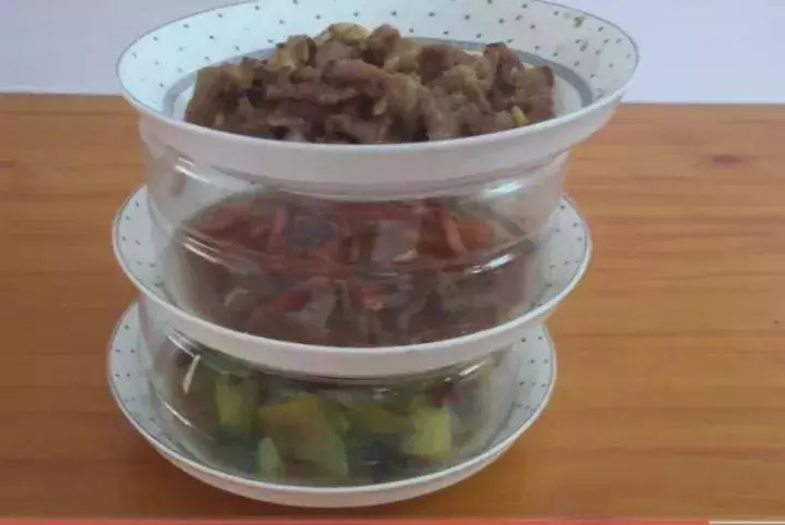 塑膠油桶不要再扔了,只要「切三刀」放進冰箱,省錢又實用,家家戶戶都用得到!