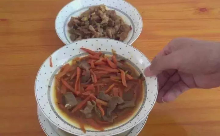 塑膠油桶不要再扔了,只要「切三刀」放進冰箱,省錢又實用,家家戶戶都用得到!