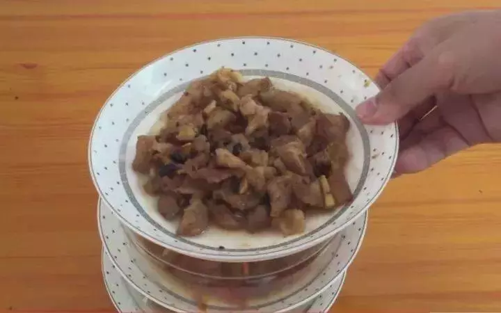 塑膠油桶不要再扔了,只要「切三刀」放進冰箱,省錢又實用,家家戶戶都用得到!