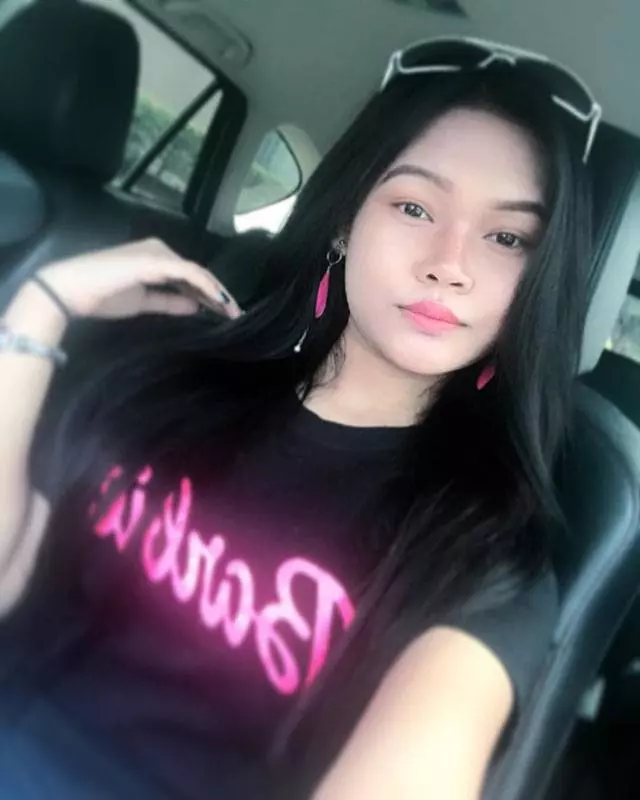【大馬巡警抓女子手遭調職】網友踢爆女子的身份 快看 美女竟有20多千的粉絲關注!