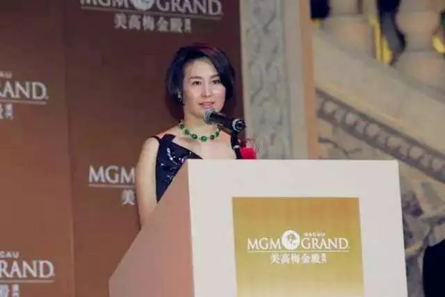 陳百強張國榮將她寵愛,李嘉欣恨她入骨,如今億萬身家依舊單身!