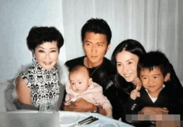 謝霆鋒問兒子長大後想幹嘛?兒子開口五個字,網友:不心疼嗎?