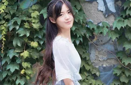 我收留個痴呆老太太,鄰居們都說我傻,兩個月後她送我個漂亮媳婦