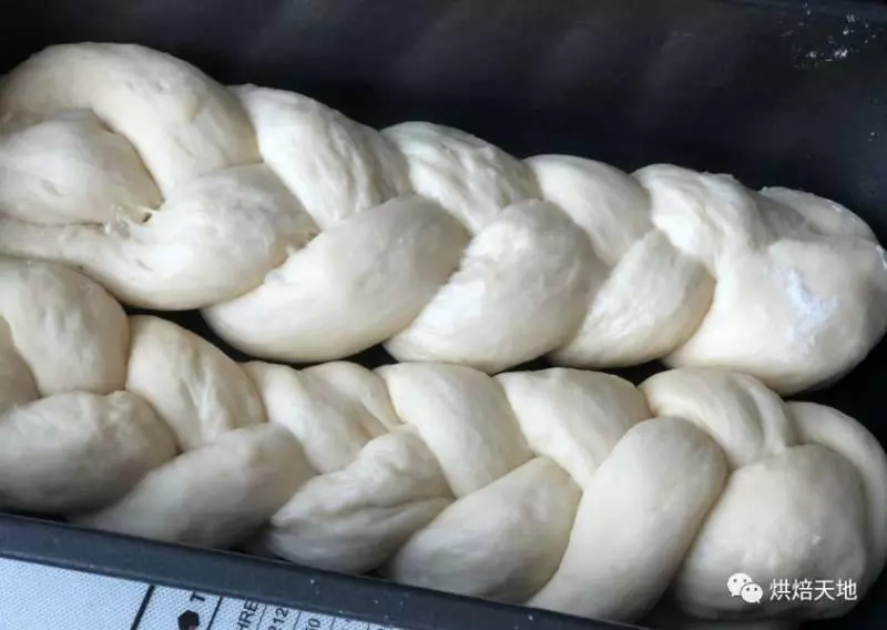 越嚼越香外皮酥脆 | 內心彈軟的煉乳白吐司