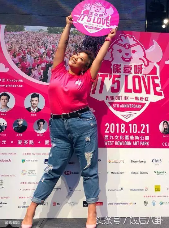 鄭欣宜與男友人海邊練瑜伽,在愛情滋潤下身材又回到了減肥前