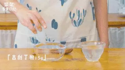 【芒果椰奶燕菜】 & 【香芒夾心椰汁糕】有著椰子天然的醇香,芒果的香甜,絕對是最棒的甜品哦!