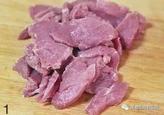 韓式辣醬烤裡脊,容易讓人一口接一口地吃個不停的美味,又辣又過癮