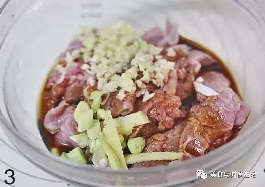 韓式辣醬烤裡脊,容易讓人一口接一口地吃個不停的美味,又辣又過癮