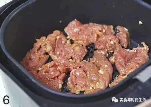 韓式辣醬烤裡脊,容易讓人一口接一口地吃個不停的美味,又辣又過癮