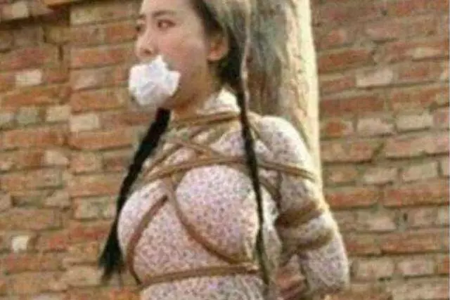 最唯美的穿幫鏡頭,一個小動作,實在是讓人大飽眼福