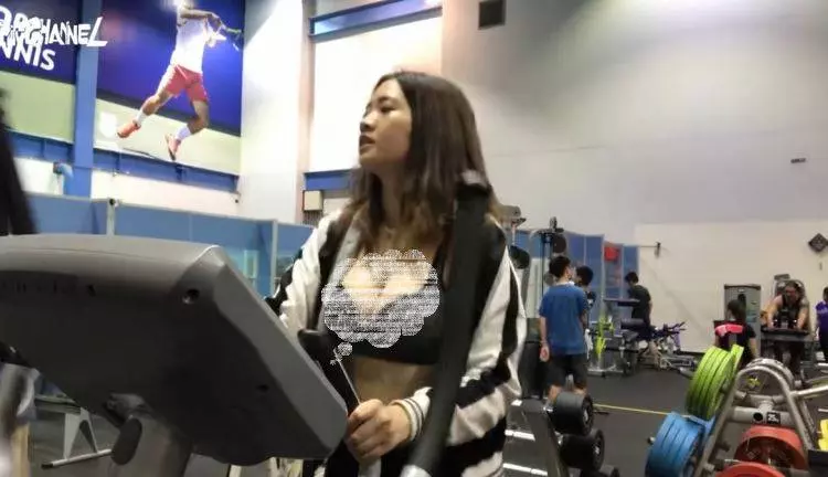 健身房滑步機上好風景!白皙妹子「巨浪」網友神到了:這不是松山運動中心嗎