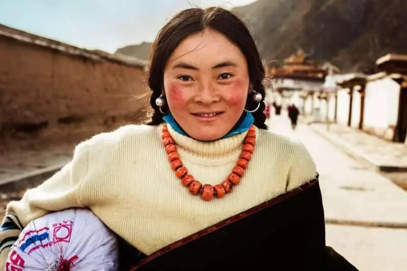 走遍世界拍下37位美女 攝影師證明「只懂欣賞一種美太可惜」