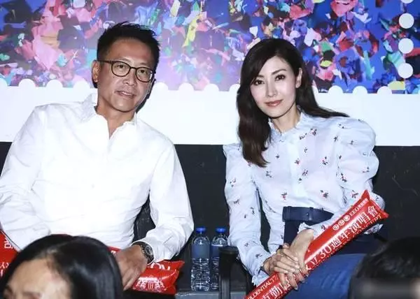 48歲的李嘉欣近照太讓人驚艷,路人感慨不愧是最美港姐