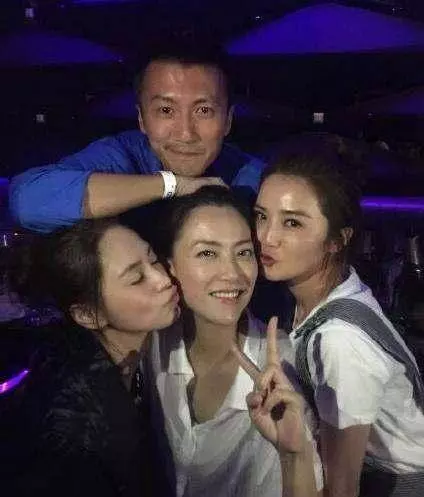 24歲捧紅謝霆鋒掙50億,如今39歲未婚生子,孩子父親至今不知是誰 ?