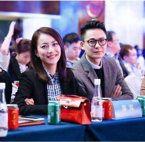 24歲捧紅謝霆鋒掙50億,如今39歲未婚生子,孩子父親至今不知是誰 ?