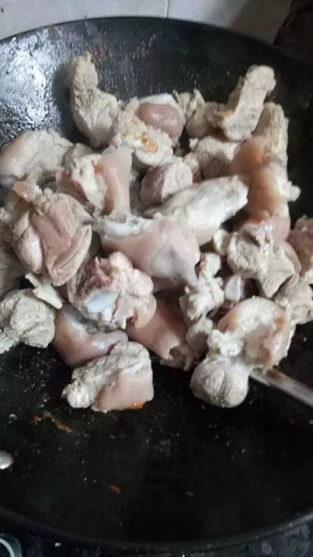 當媽媽煮【客家酸辣豬手】時,我們一家人真的是留著口水等著吃,實在是太香了!