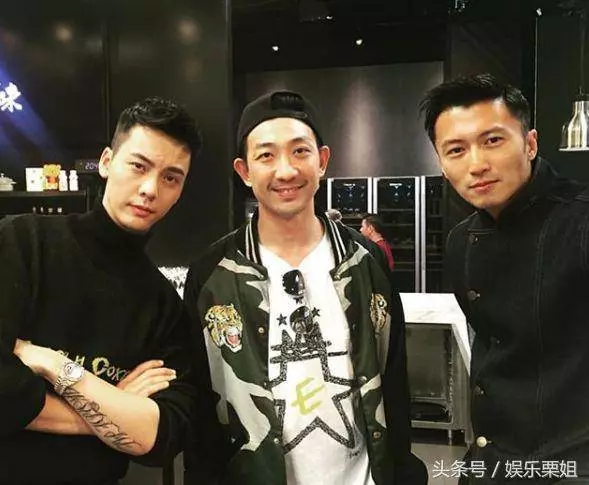 43歲李燦森變低調了,當爸後與妻女共吃一根香蕉,畫面溫馨甜蜜!