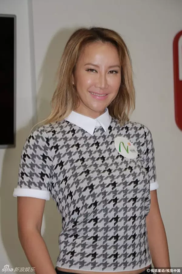42歲李玟「素顏」出席活動, 皮膚鬆弛鼻子塌陷,網友:整形的後遺症發作!